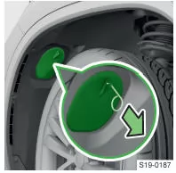 Skoda Kodiaq. Abdeckkappe im Radhaus abnehmen