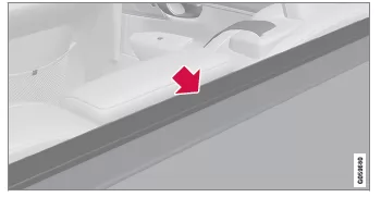 Volvo XC60. Gepäckraumabdeckung anbringen und abnehmen